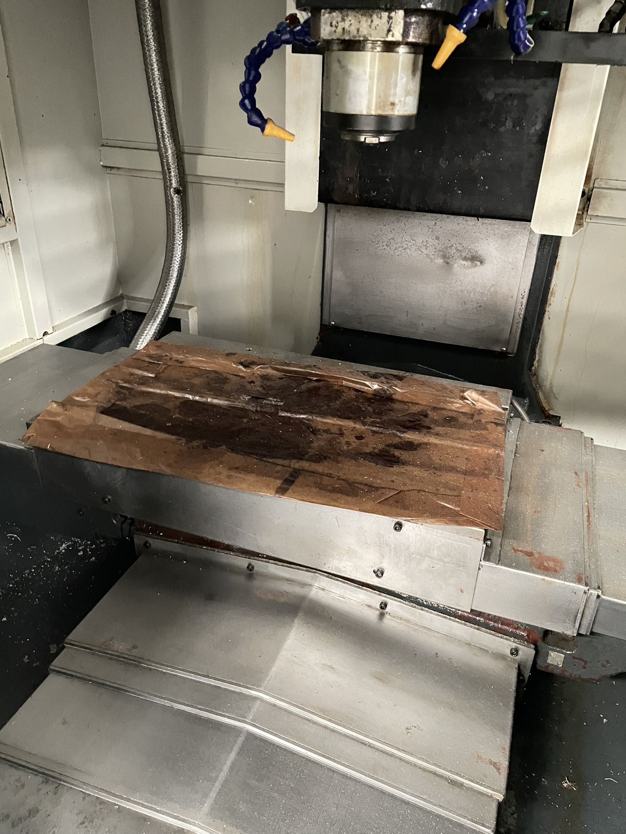 Used Taiyi T 500 Vertical Machining Center with Mitsubishi M 70 A photo 3