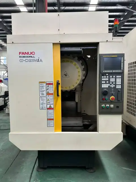 مركز حفر ولولبة FANUC مستعمل بمسافة حركة X 500 مم للبيع
