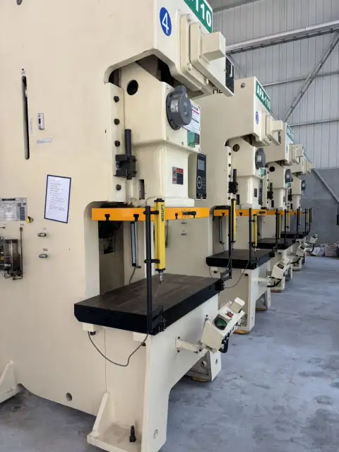 مكبس تثقيب دقيق عالي السرعة Yitian APA-110 مستعمل