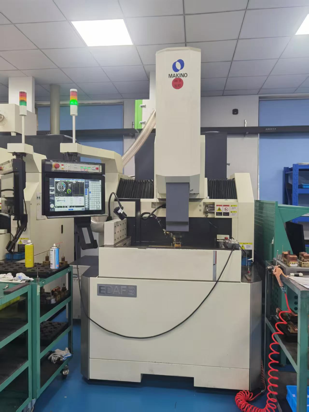 Used Makino EDAF 3 EDM Machine for Sale photo 2