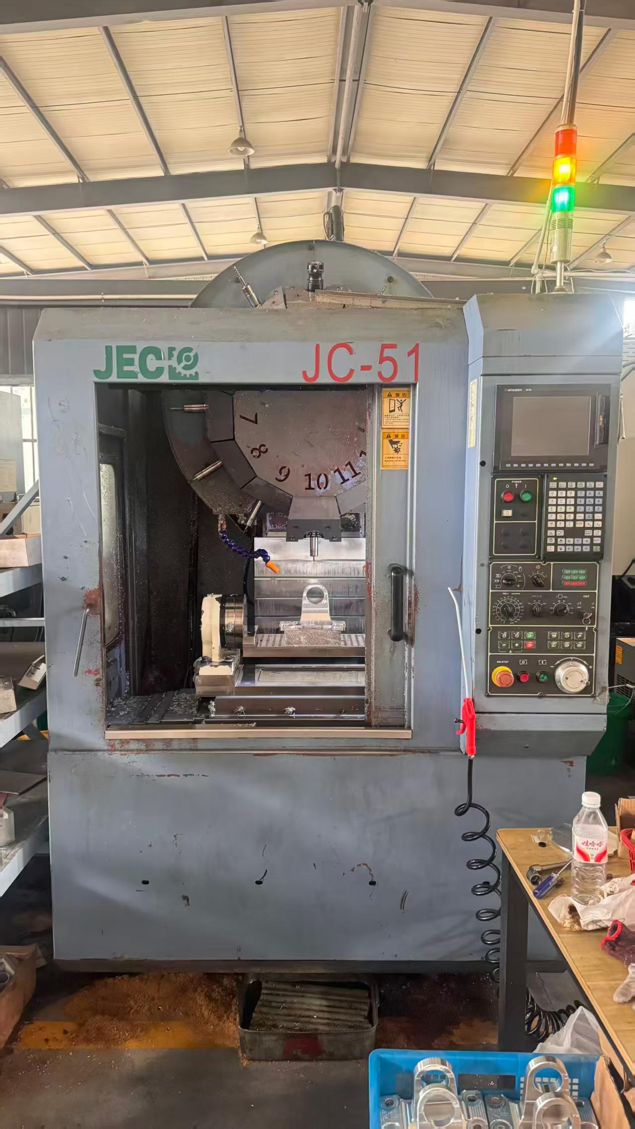 مركز حفر وقلاووظ Taiwan Jie Gao 500 مستعمل مع Mitsubishi M 70