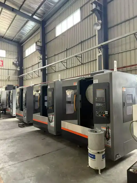 4 وحدات من ماكينة حفر CNC Baofeng T-640 مستعملة مع FANUC
