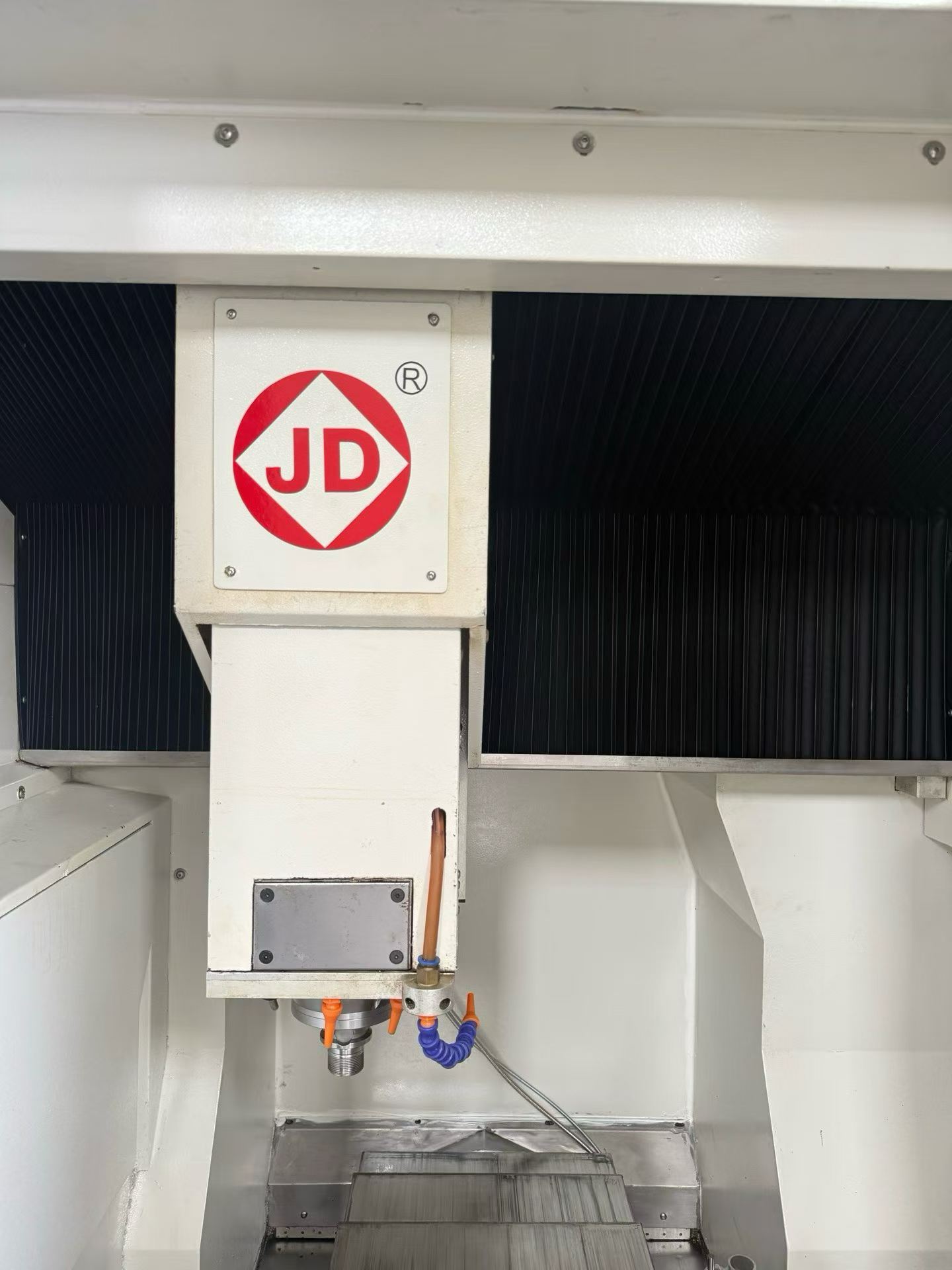 Used Beijing Jingdiao 550 T CNC Engraving and Milling Machine photo 4