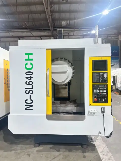Centro de mecanizado vertical Chaohe T 640 usado con control Mitsubishi M 80
