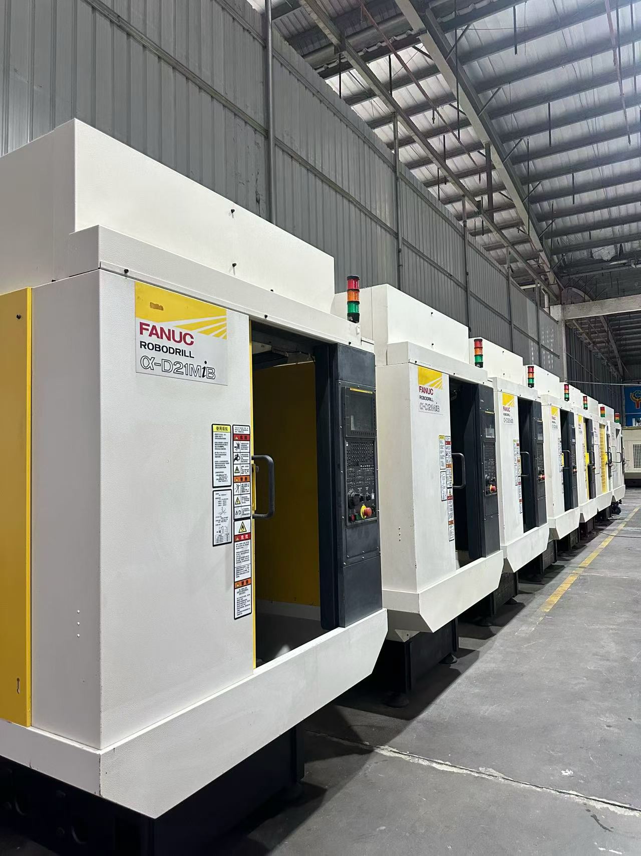 Pusat Permesinan Vertikal FANUC D-21 MiB Bekas dengan Kontrol 31 i-B
