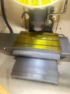 Used FANUC D-21 MiB Vertical Machining Center with 31 i-B Control photo 3