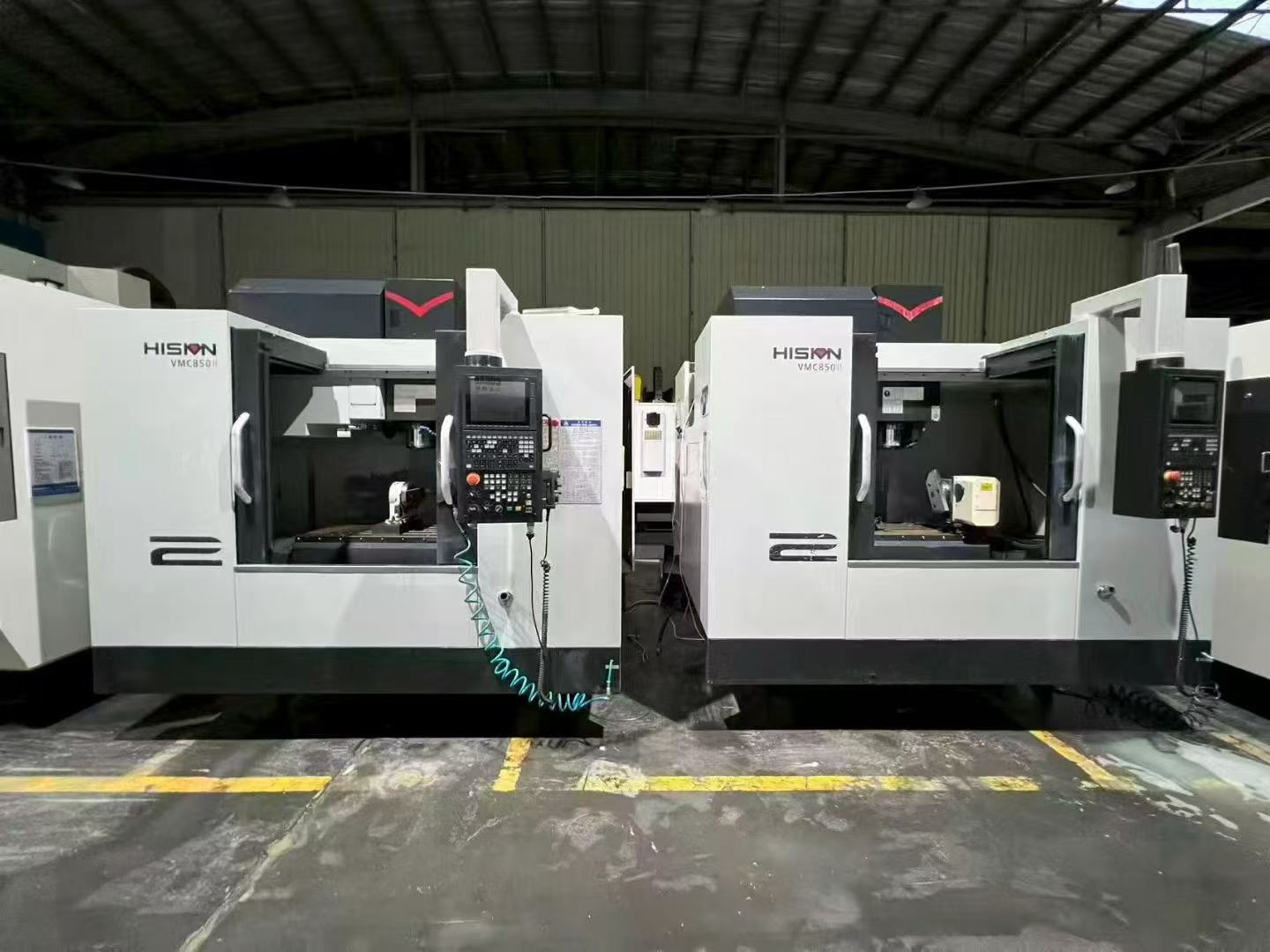 ศูนย์เครื่องจักรกล Haitian 850 มือสอง พร้อมระบบควบคุม Mitsubishi M 80