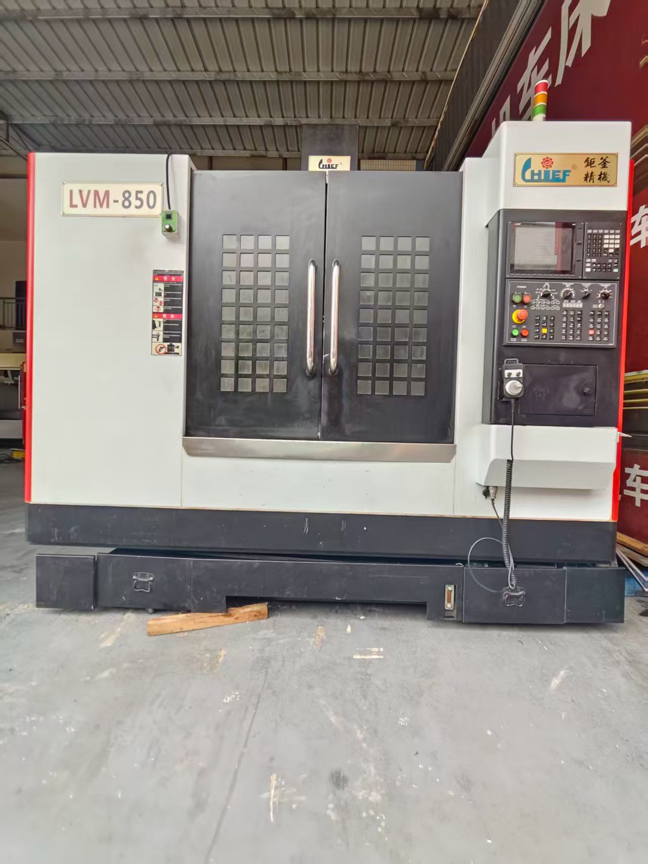 ศูนย์เครื่องจักรกล Jufu 850 มือสอง พร้อมระบบควบคุม Mitsubishi M 80 A