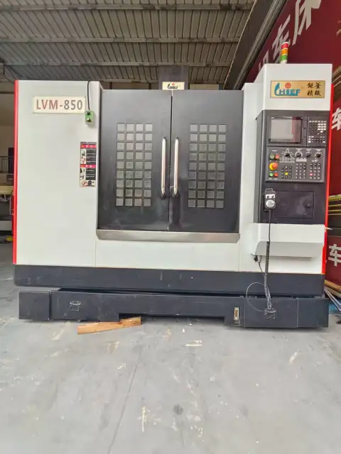 Centro de mecanizado Jufu 850 de segunda mano con Mitsubishi M 80 A