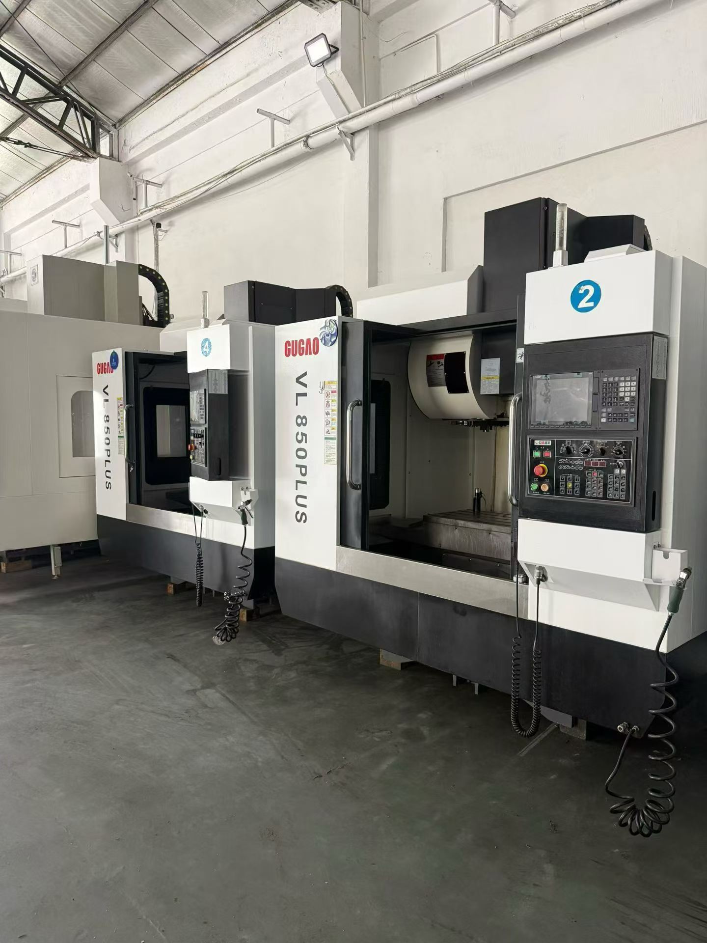 Pusat Permesinan Vertikal Jugao VL 850 PLUS Bekas dengan Mitsubishi M 80