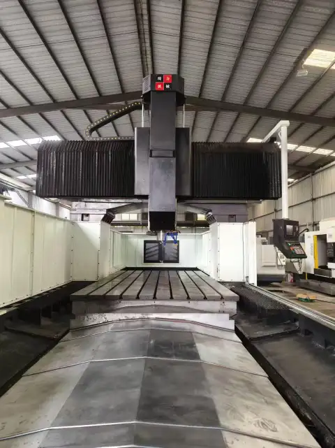 Centro de mecanizado pesado Qili 4023 L usado con Mitsubishi M 80 A