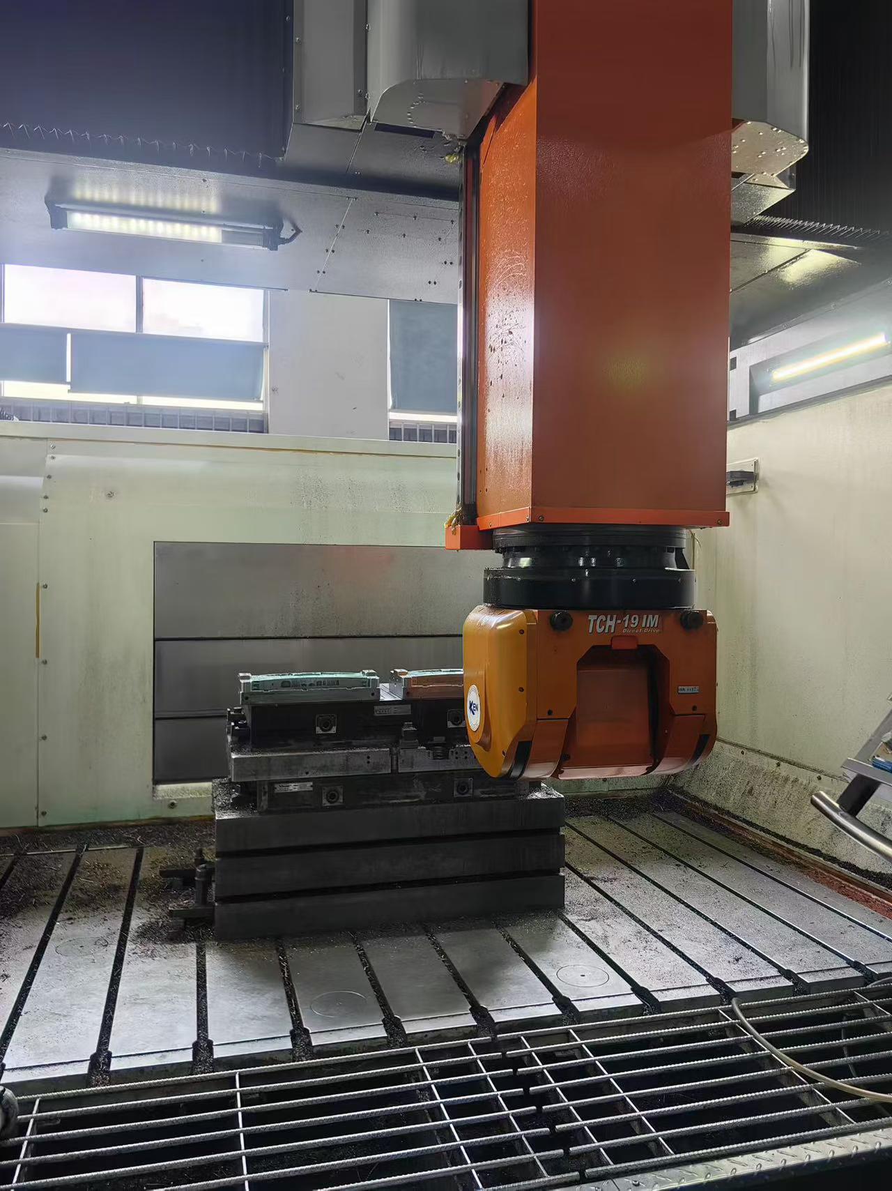 Used Ta Chien 2515 5-Axis Gantry Machining Center with HEIDENHAIN photo 8