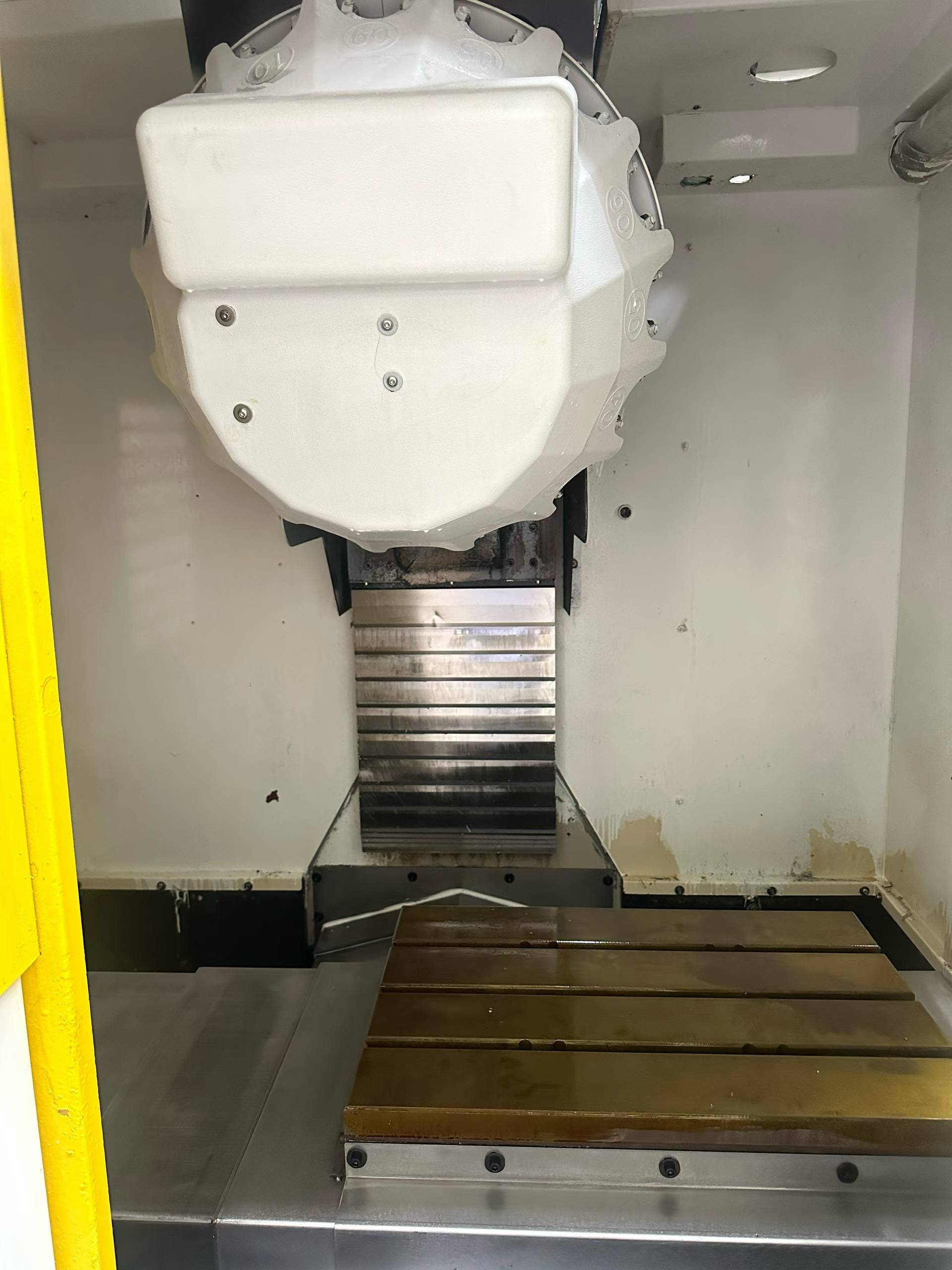 Used Taide T 5 Vertical Machining Center with FANUC MD photo 4