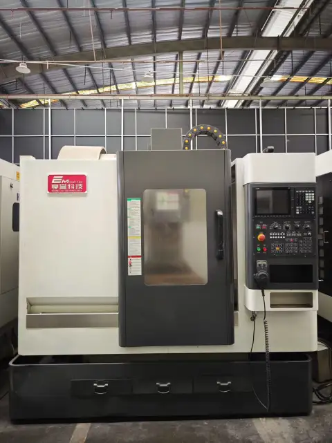 Centro de mecanizado Xiangyu V 750 usado con Mitsubishi M 80 en venta