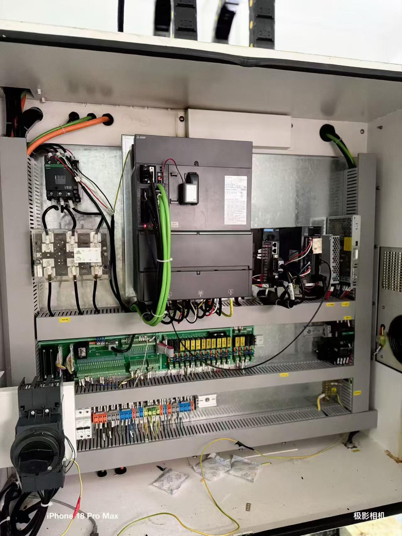 Used Yangsen 855 and T 700 Machining Centers photo 5