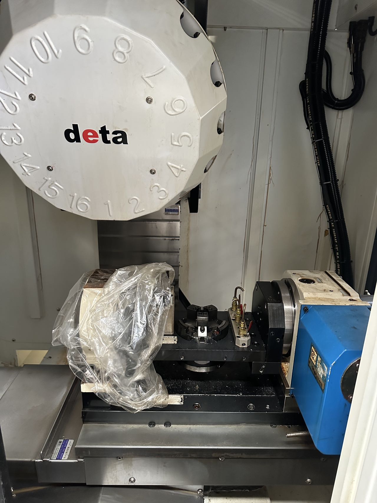 Youke UT-6 V Vertical Machining Center photo 3