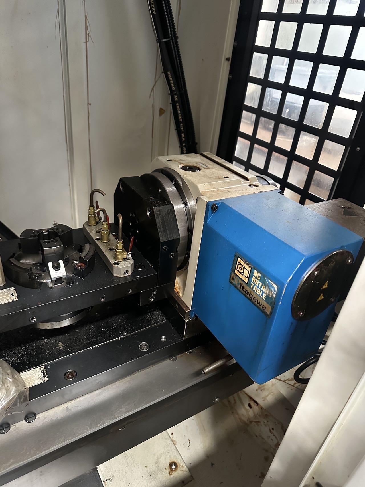 Youke UT-6 V Vertical Machining Center photo 4