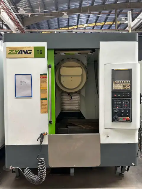 مركز تصنيع عمودي Zhongyang T 6 مستعمل مع FANUC 0i-MF