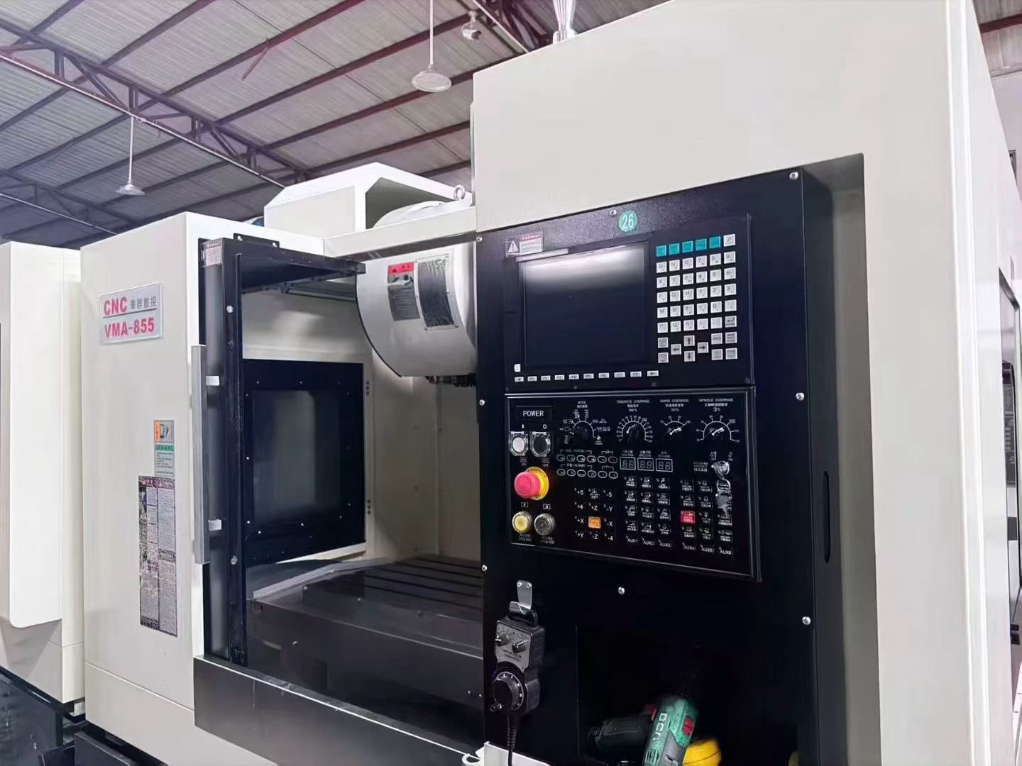 Used Huaqun 855 Heavy-Duty Machining Center with SYNTEC 22 MA Plus photo 2
