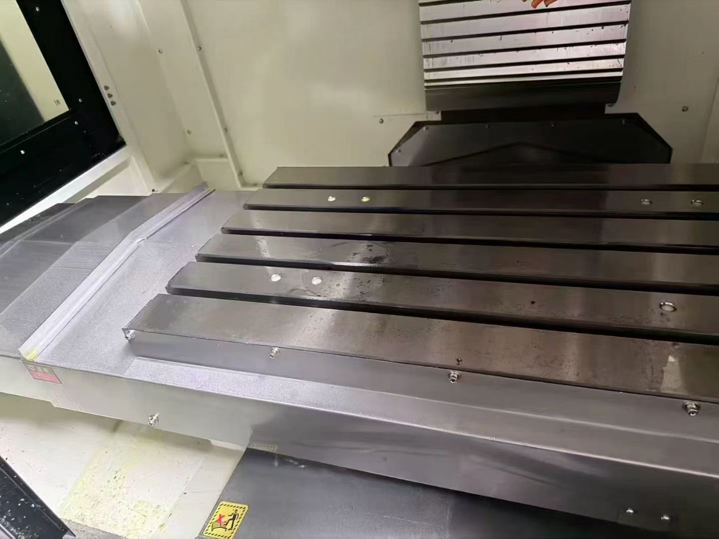 Used Huaqun 855 Heavy-Duty Machining Center with SYNTEC 22 MA Plus photo 3