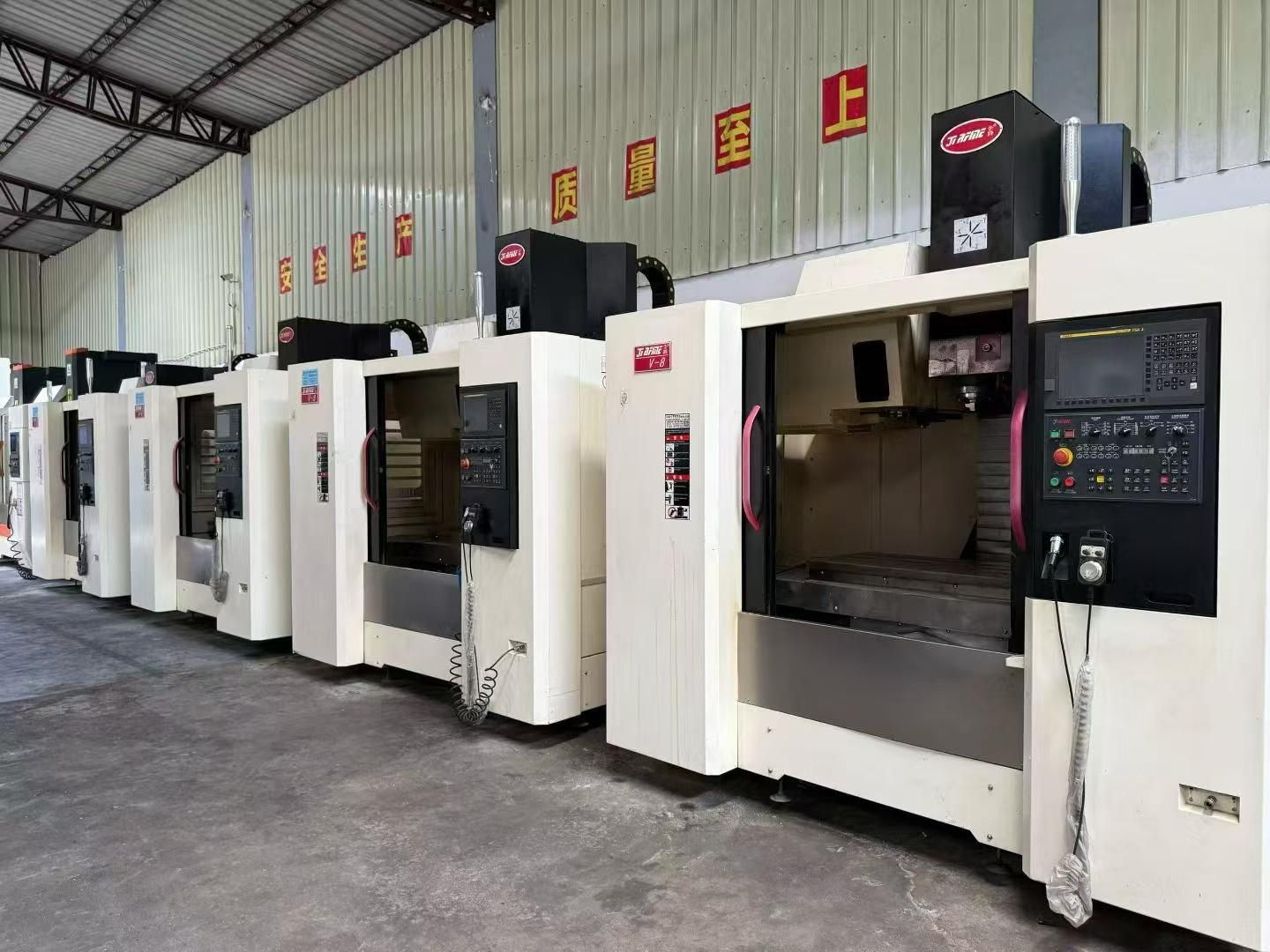 Centro de mecanizado vertical JiFINE V 8 casi nuevo con FANUC 0i-MF Plus