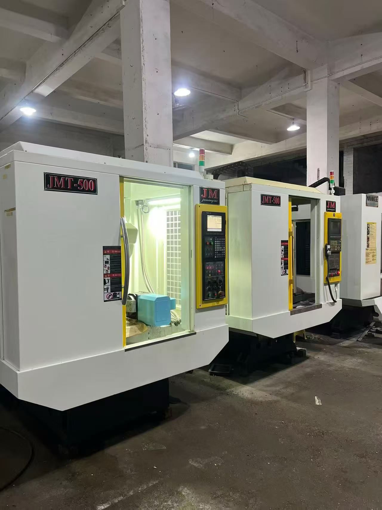 Pusat Pemesinan representative machine