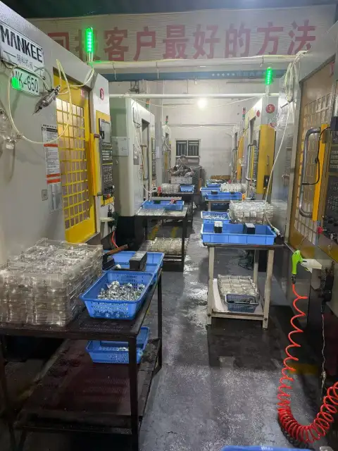 Máquina CNC usada Mingke 650 con control SYNTEC 22 MA