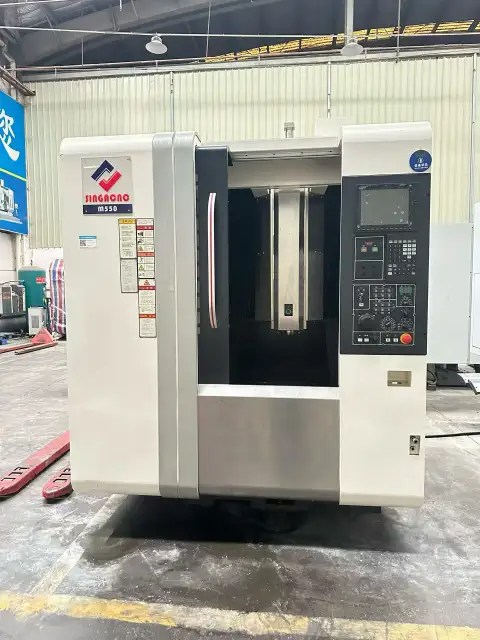Máquina de grabado y fresado de alta velocidad WanJia M 550 con control Mitsubishi M 80