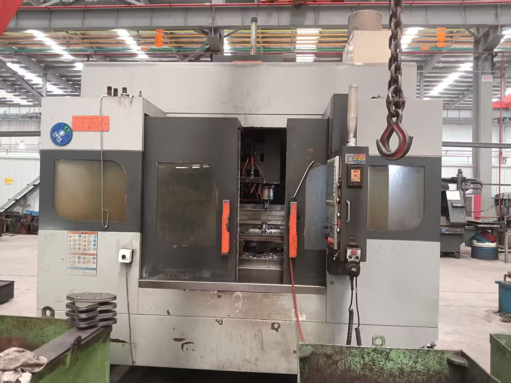Pusat Pemesinan Vertikal representative machine