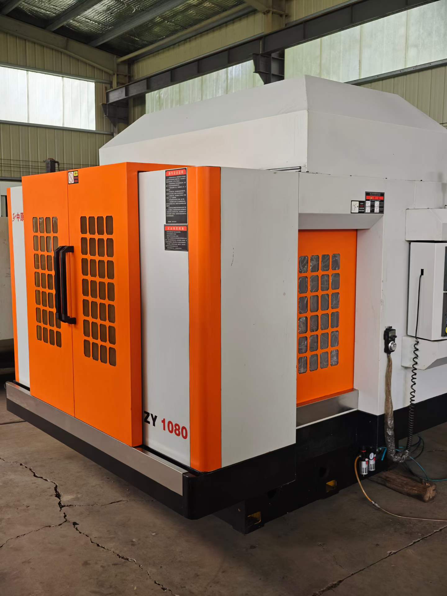 เครื่องกัดแกะสลัก CNC Zhongyuan 1080 มือสอง พร้อมสปินเดิลตรง BT40