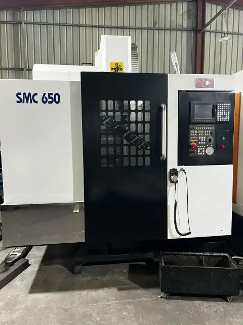 Centro de mecanizado Junyu 650 usado con Mitsubishi M 70