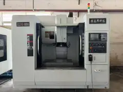 Used Lian Yi Bang 850 Machining Center with Mitsubishi M 70 photo 1