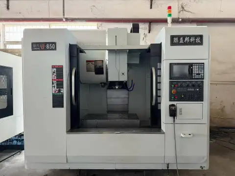Centro de mecanizado usado Lian Yi Bang 850 con Mitsubishi M 70