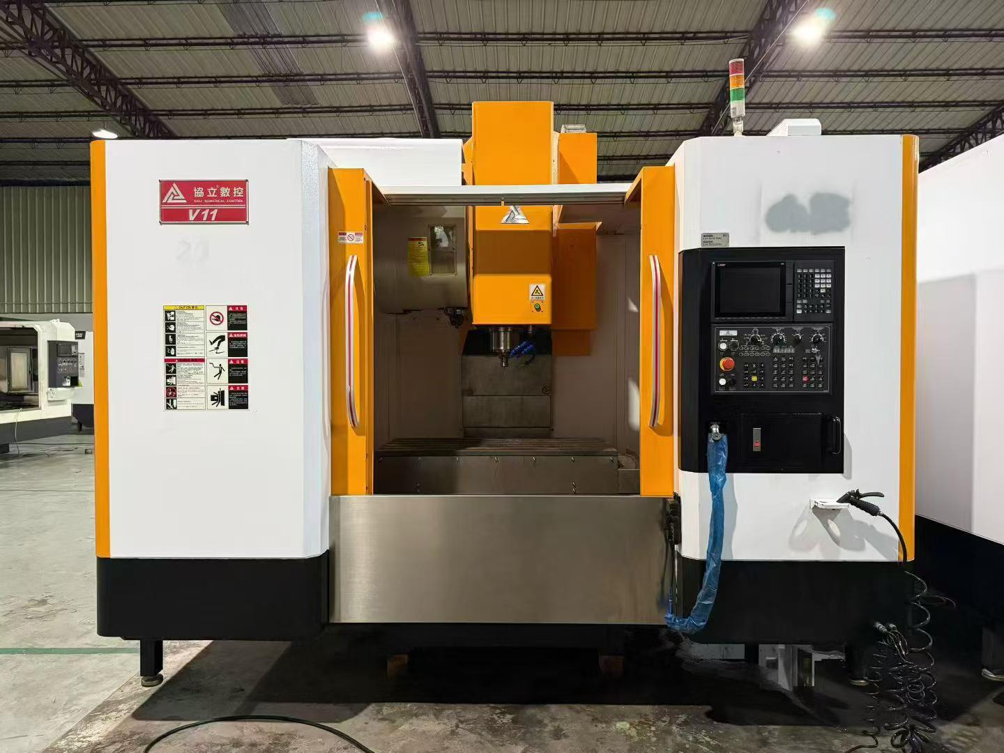 ศูนย์แมชชีนนิ่งเซ็นเตอร์แนวตั้ง Xieli V 11 มือสอง พร้อมระบบควบคุม Mitsubishi M 80