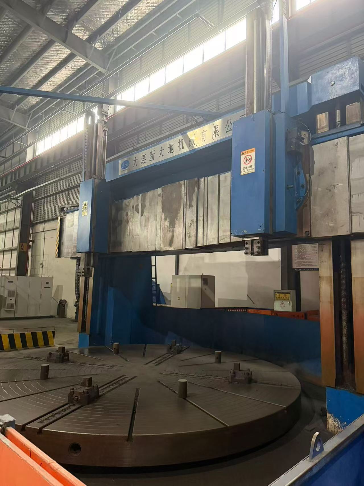 Kullanılmış Dalian Xindadi 5253 CNC Dik Torna (Siemens 828 D)
