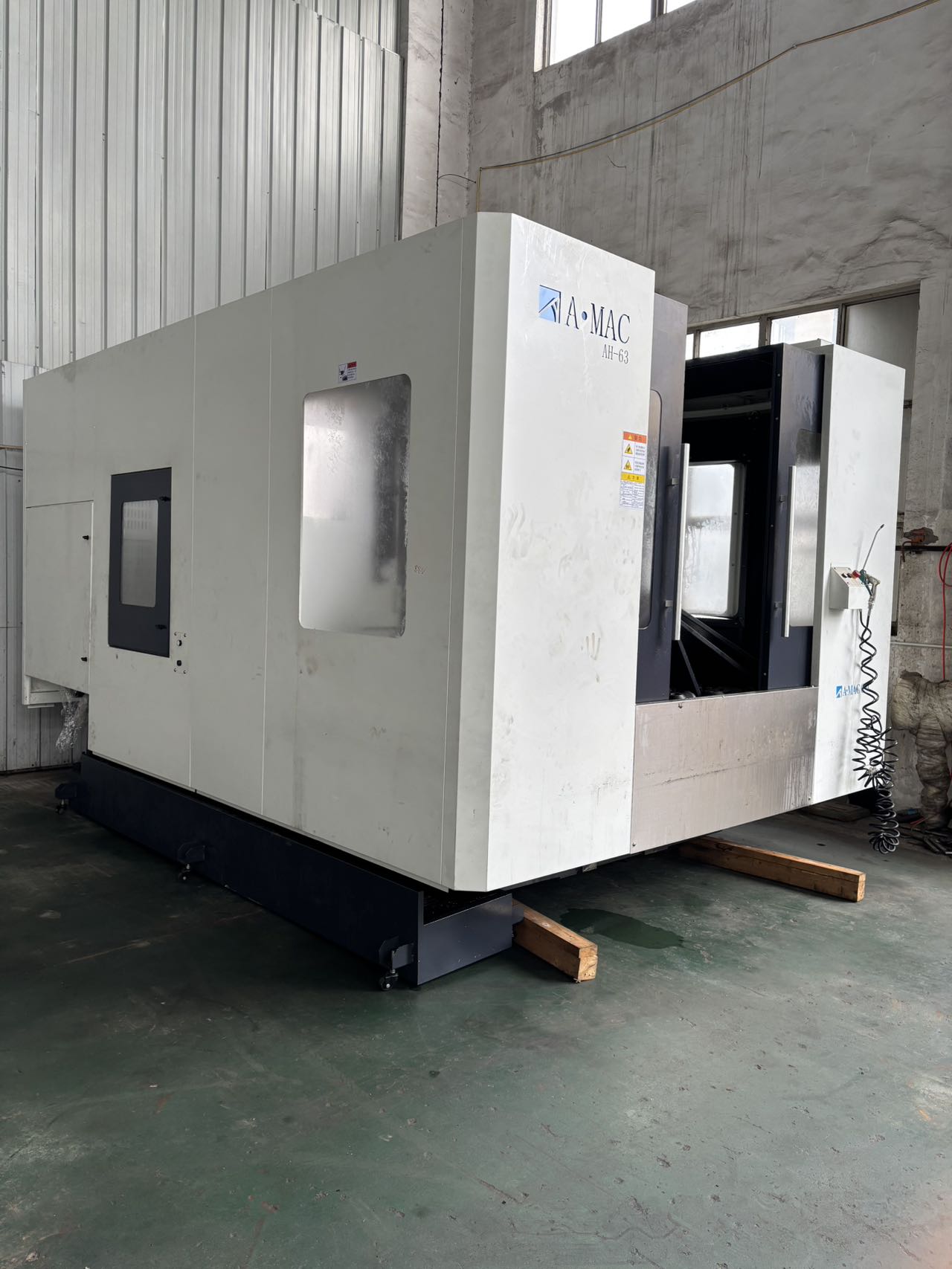 مركز تصنيع أفقي A-MAC MAC 630 مع Mitsubishi M 80
