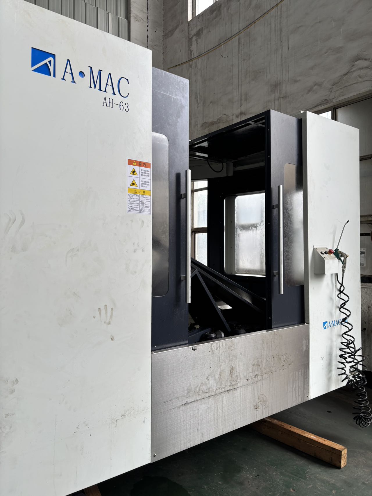 A-MAC MAC 630 Horizontal Machining Center with Mitsubishi M 80 photo 2