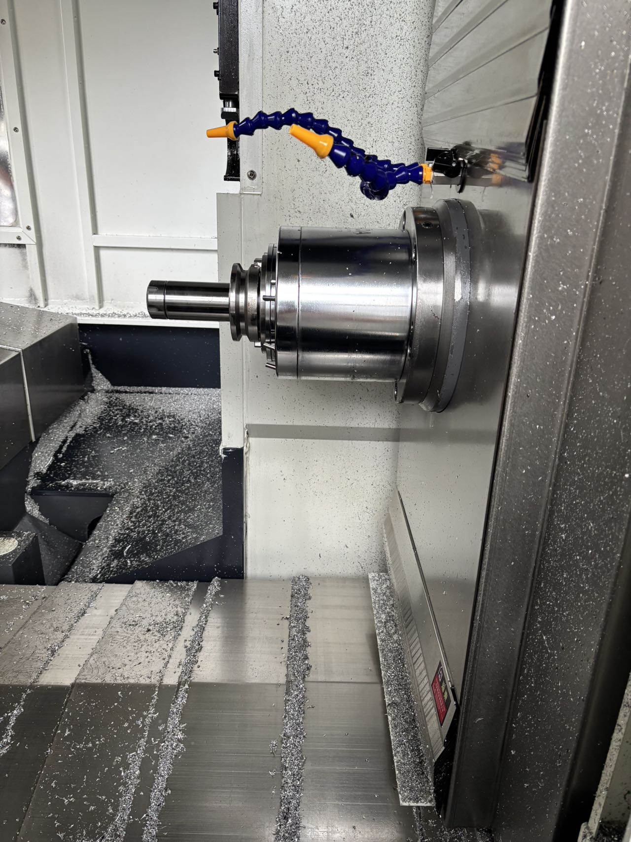A-MAC MAC 630 Horizontal Machining Center with Mitsubishi M 80 photo 5