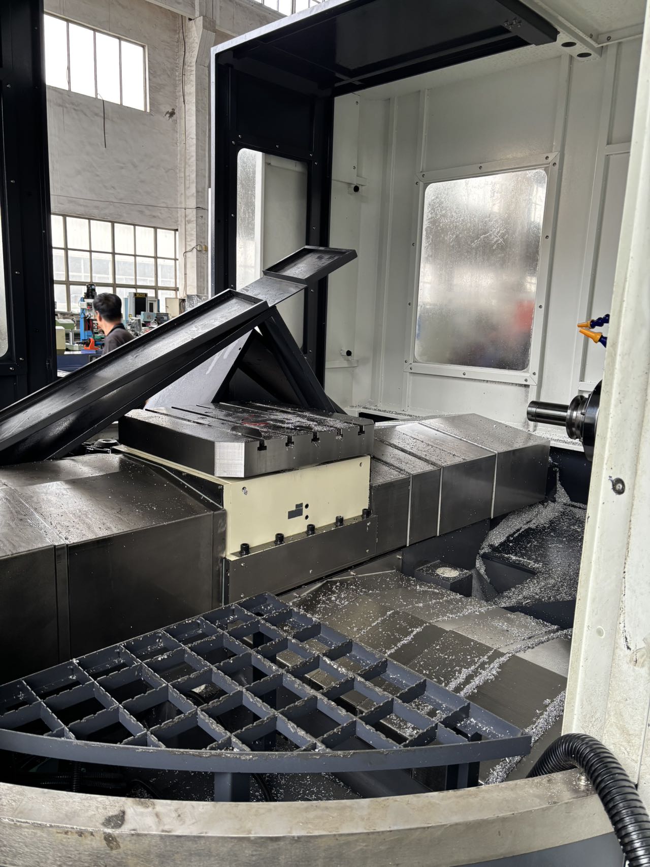 A-MAC MAC 630 Horizontal Machining Center with Mitsubishi M 80 photo 6