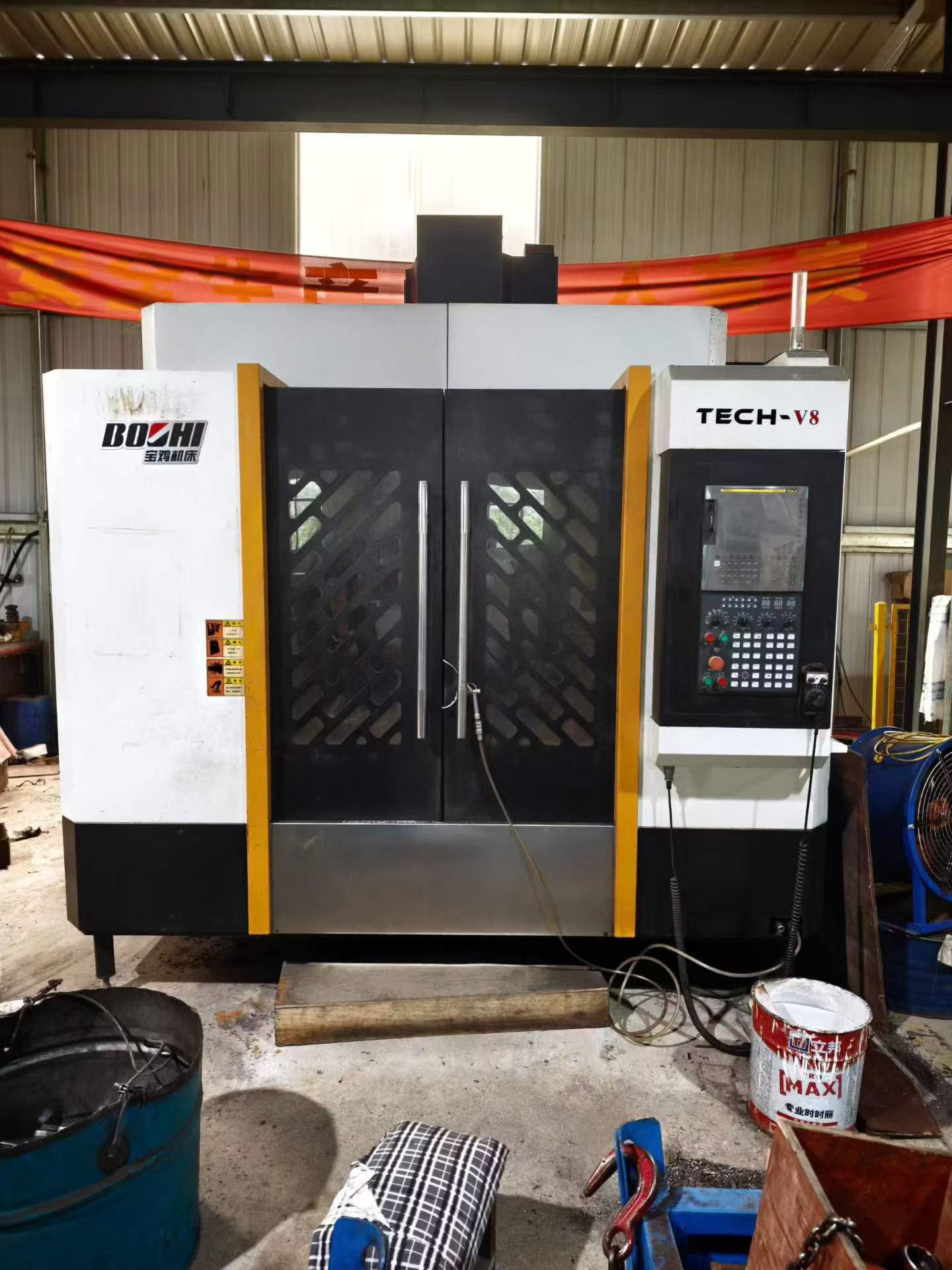 مركز تصنيع رأسي Baoji 850 مستعمل مع FANUC 0i-MF Plus
