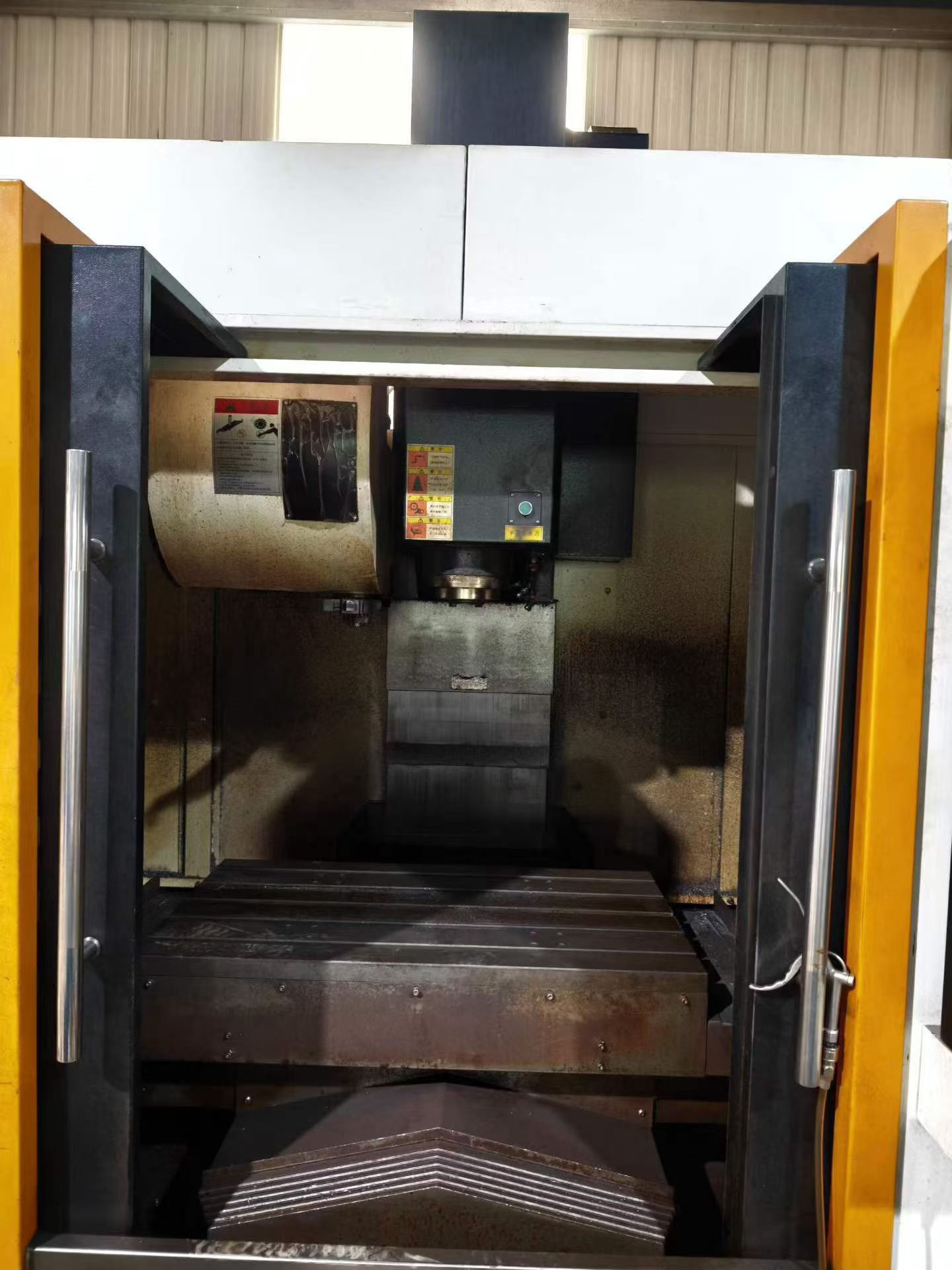 Used Baoji 850 Vertical Machining Center with FANUC 0i-MF Plus photo 4