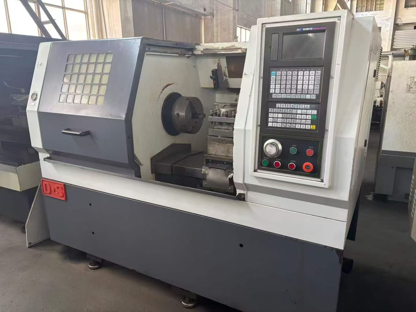 เครื่องกลึง CNC มือสองพร้อมระบบควบคุม GSK 980 TB 3