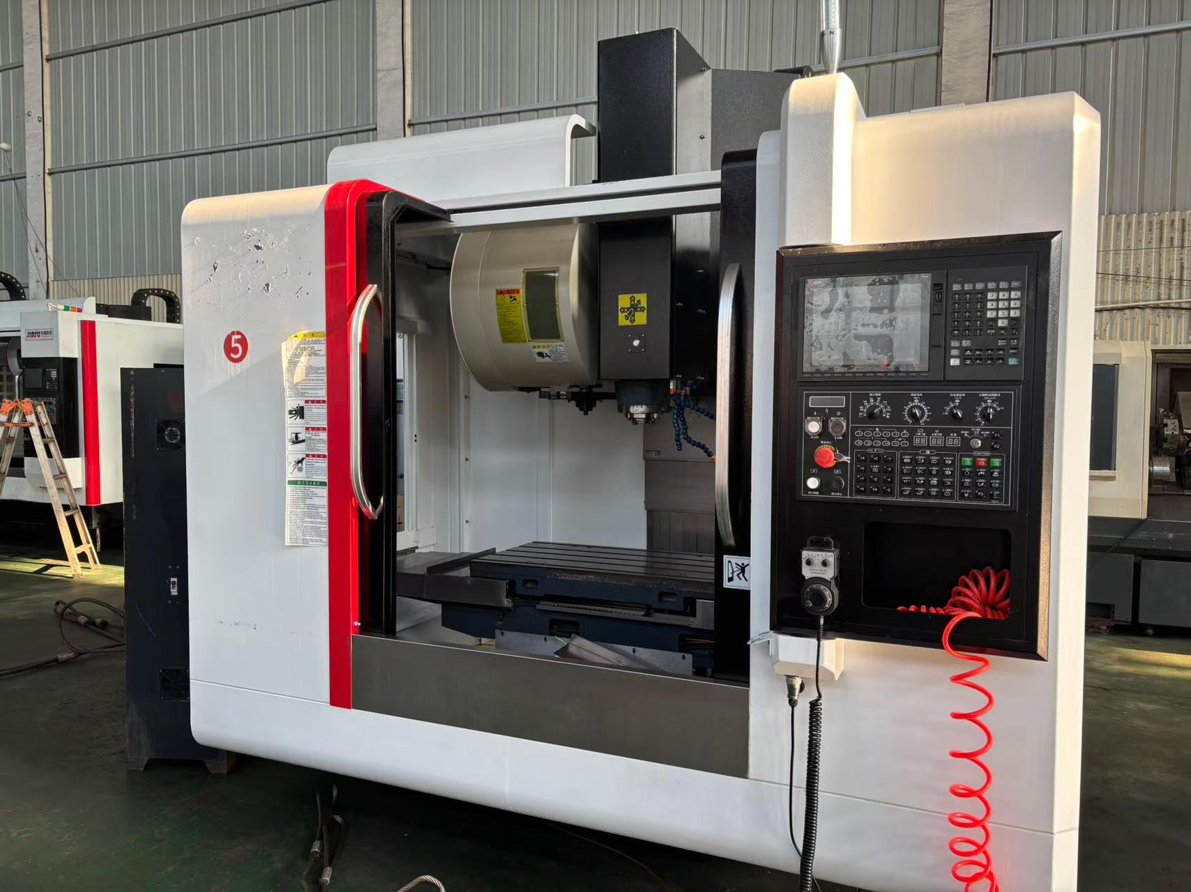 Used Huaqun VMC-850 Vertical Machining Center with Mitsubishi M 80 photo 1