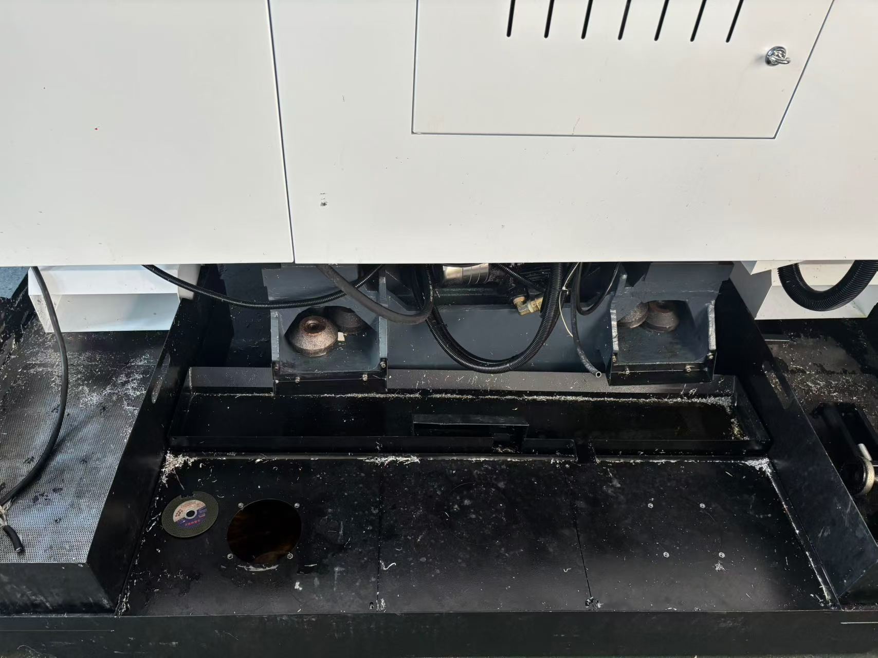 Used Huaqun VMC-850 Vertical Machining Center with Mitsubishi M 80 photo 8