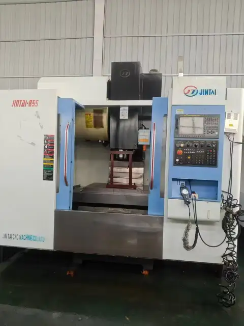 مركز تصنيع عمودي Jintai 855 بحالة قريبة من الجديدة مع FANUC