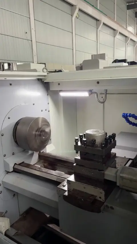 مخرطة CNC ذات فرش مسطح Shenyang مستعملة مع حامل أدوات 4 محطات