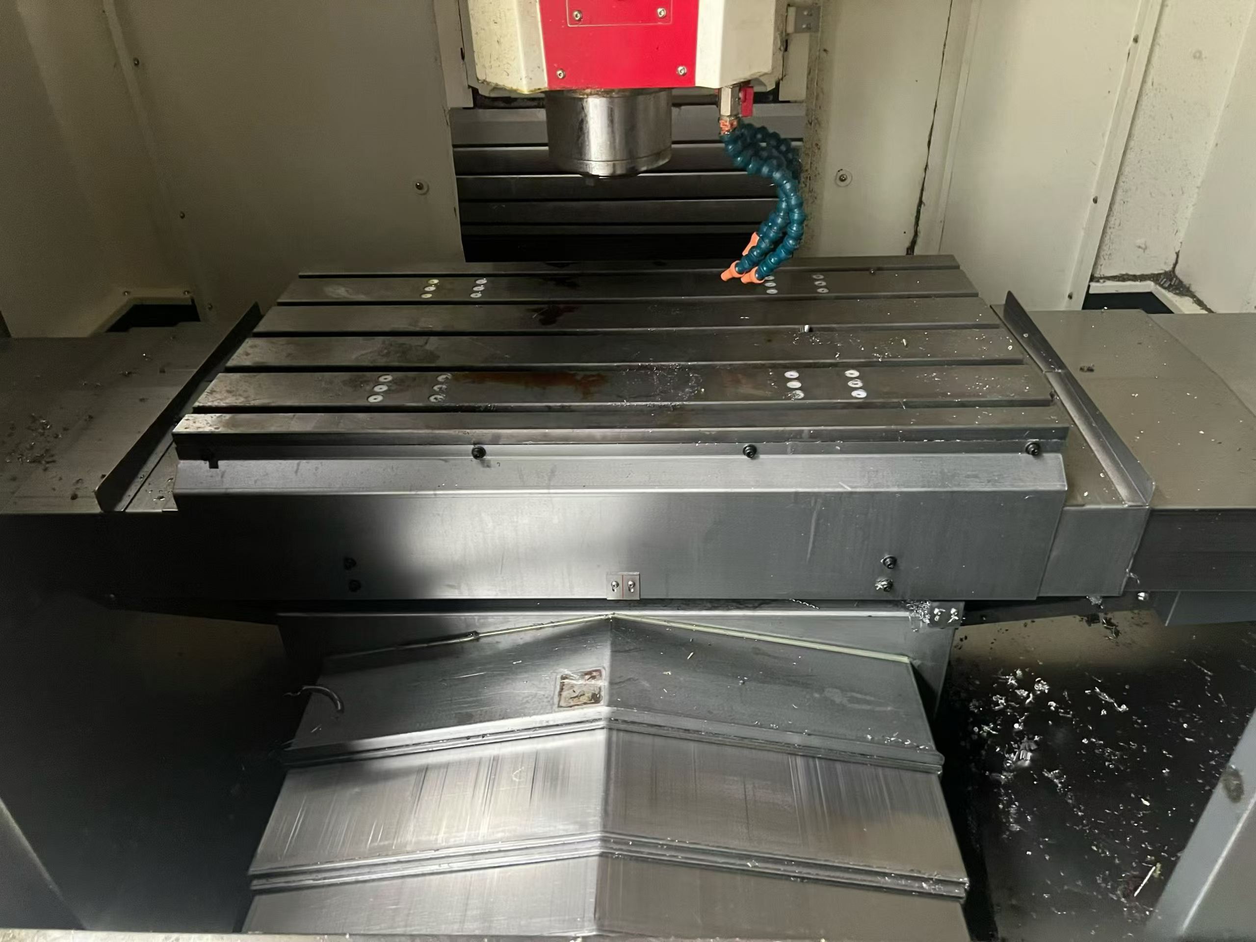 Used Taikan 865 Vertical Machining Center photo 2