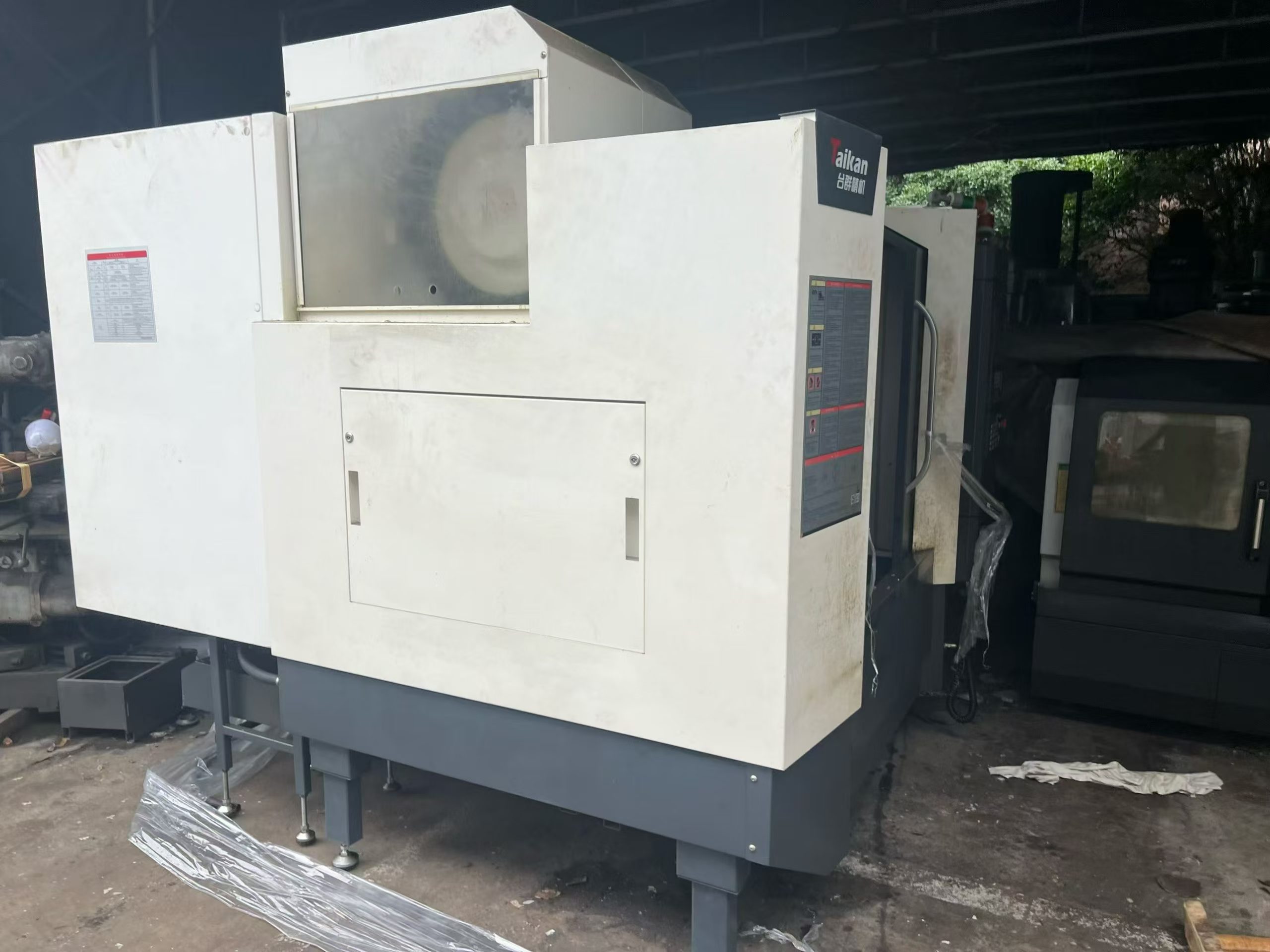 Used Taikan 865 Vertical Machining Center photo 5