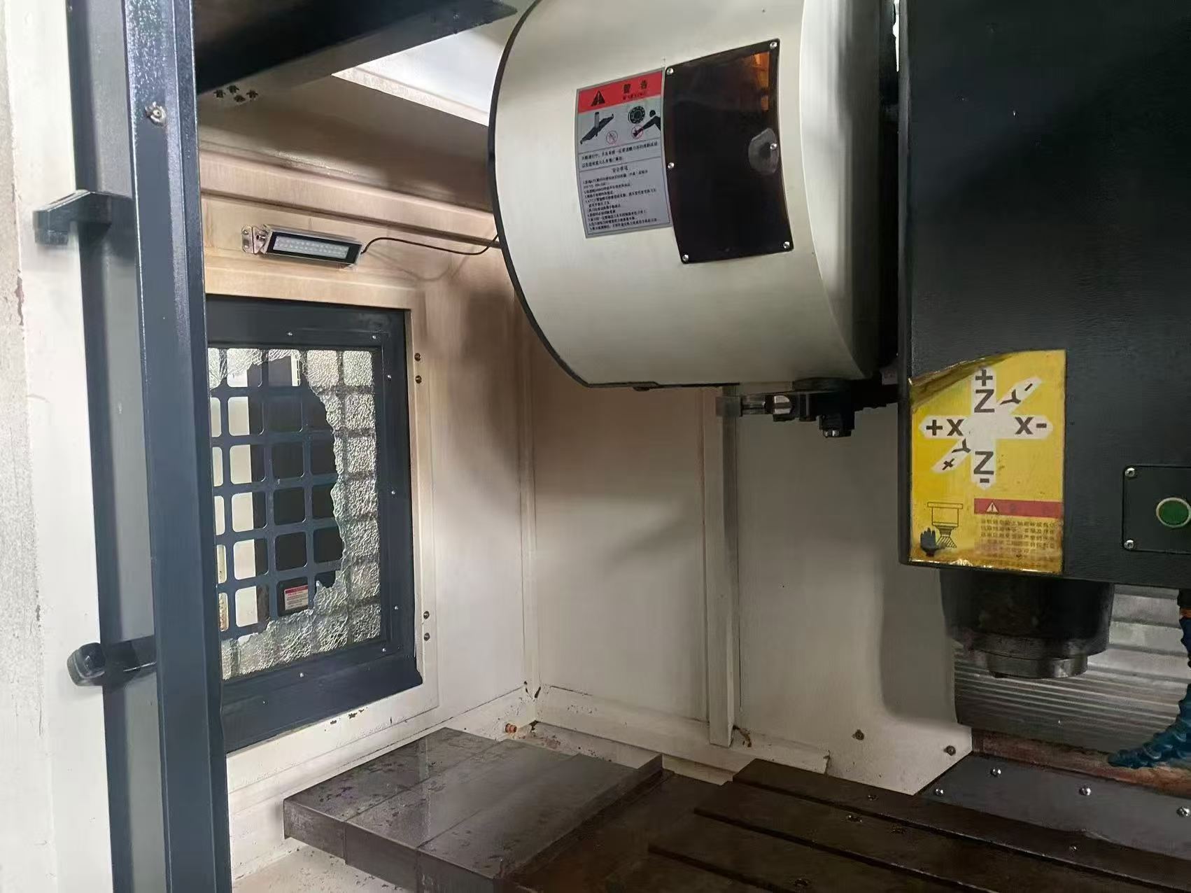 Used Youtao 850 Vertical Machining Center photo 3