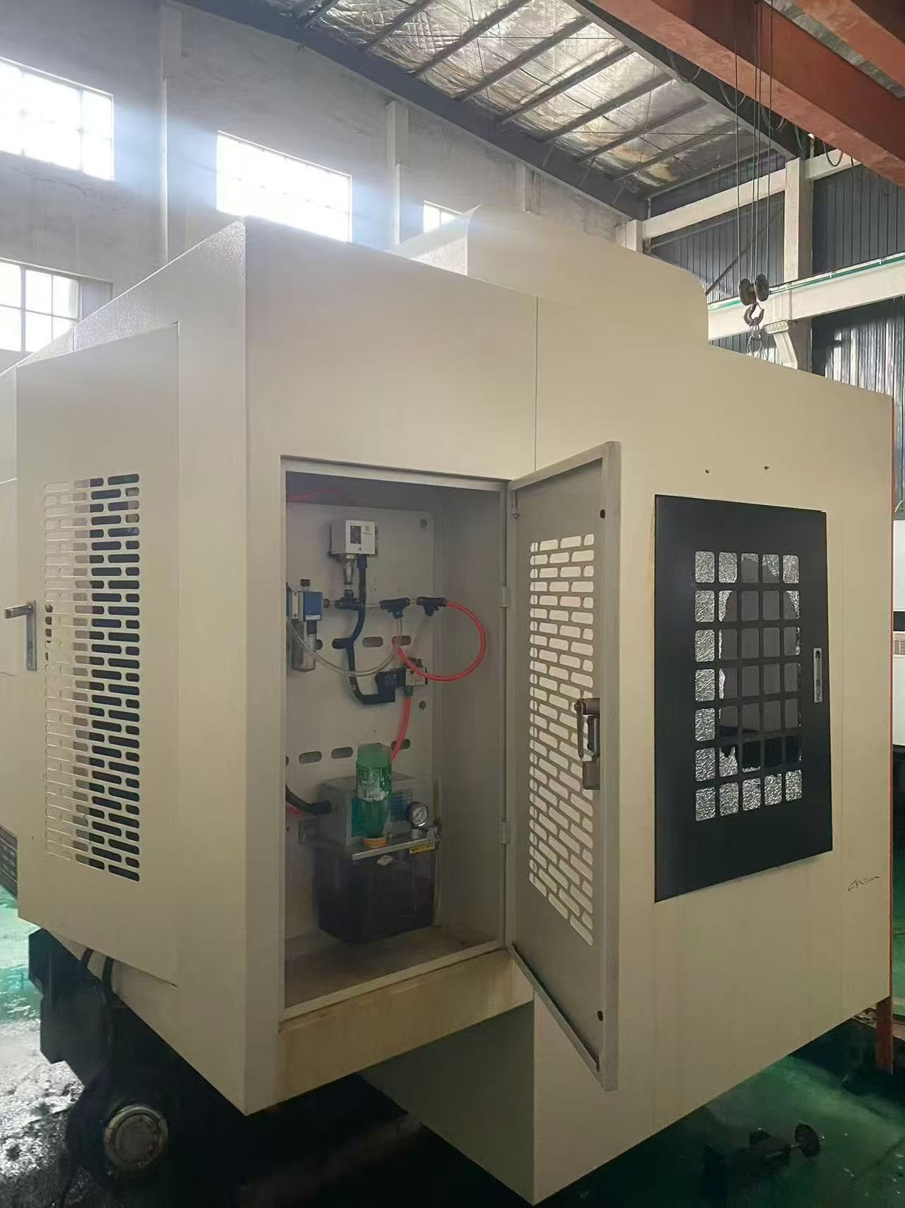 Used Youtao 850 Vertical Machining Center photo 5